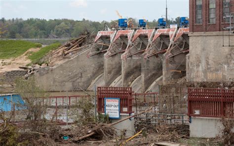 Judge enters $120M order against former owner of failed Michigan dam